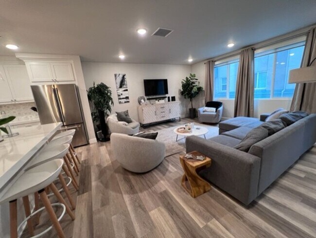 Foto del edificio - Upscale Carlsbad Townhome - 2 Blocks to the beach