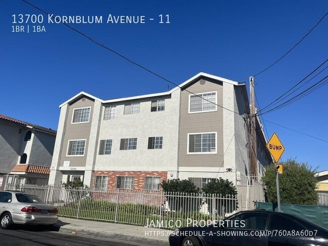 Foto del edificio - 13700 Kornblum Ave.