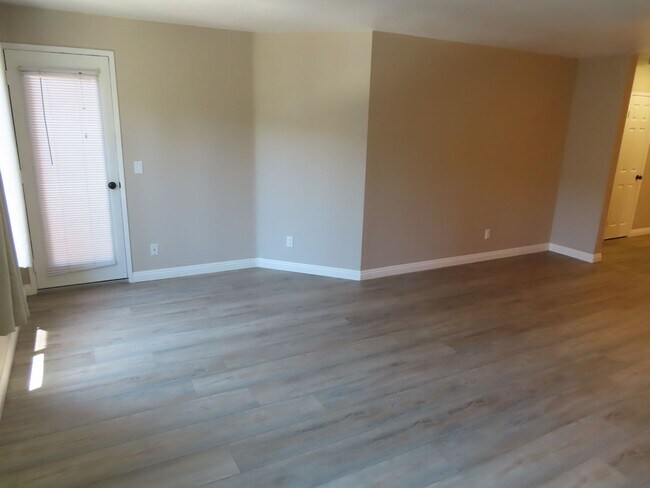 Foto del edificio - Two Bedroom, Two Bathroom Condo in UTC