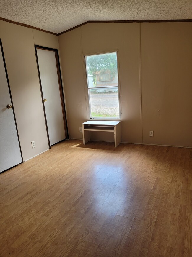 Building Photo - 456 Petty St