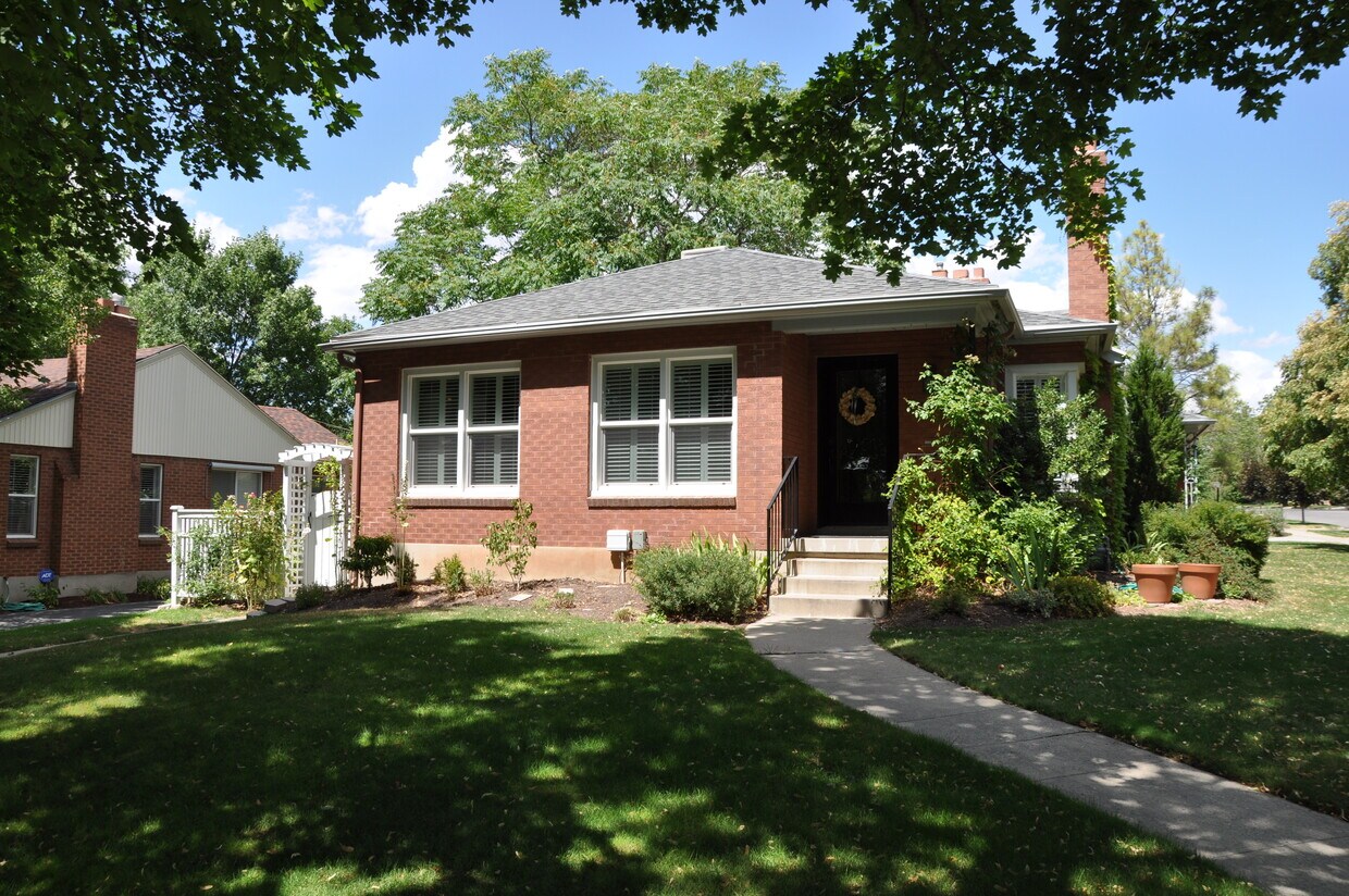 Foto principal - 2183 E Logan Ave