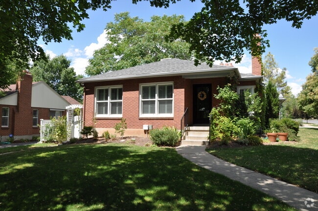 Building Photo - 2183 E Logan Ave
