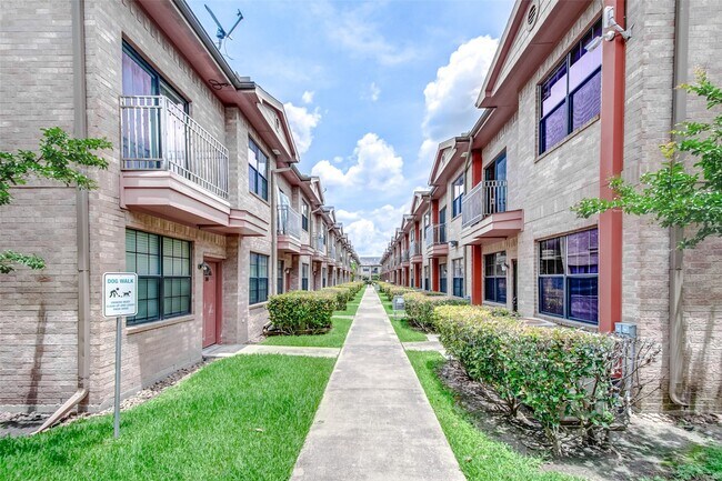 Foto del edificio - 9400 Bellaire Blvd