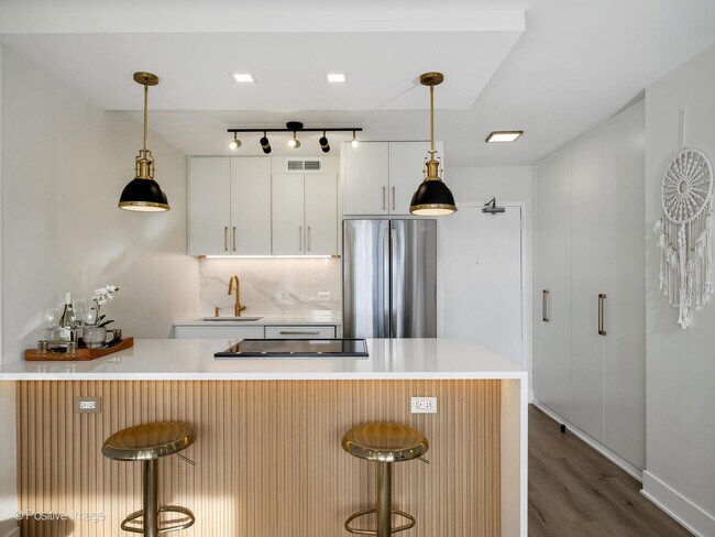 Foto del edificio - 1360 N Sandburg Terrace