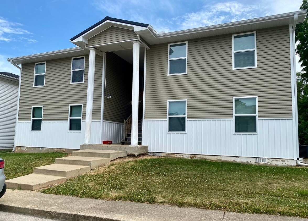 216 Sherman Ave, Lebanon, MO 65536 House Rental in Lebanon, MO