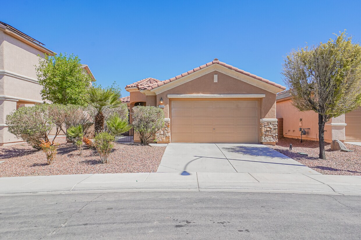 Foto principal - 7024 Diver Ave