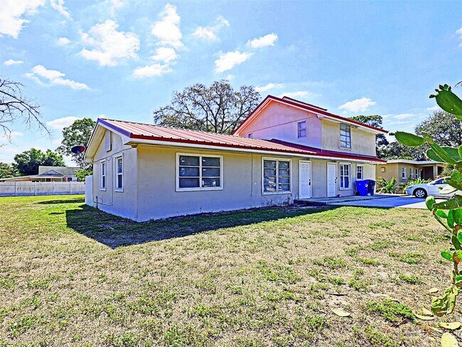 Building Photo - Duplex 2352 South St. #A