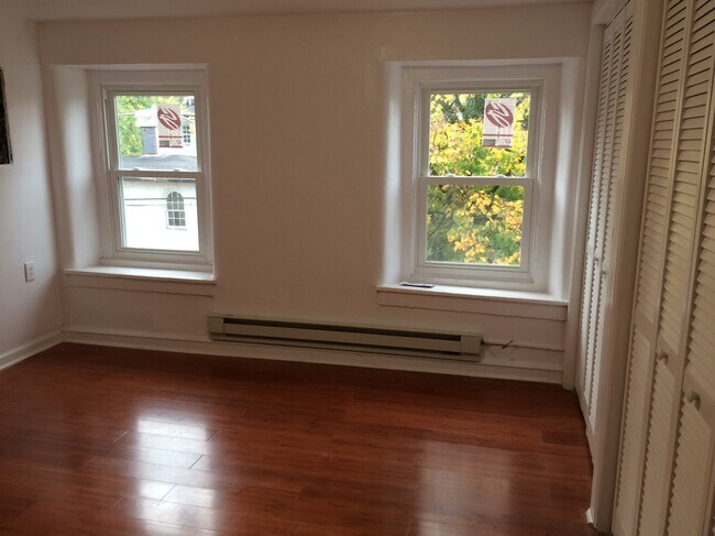 Bedroom - 364 E Mechanic St