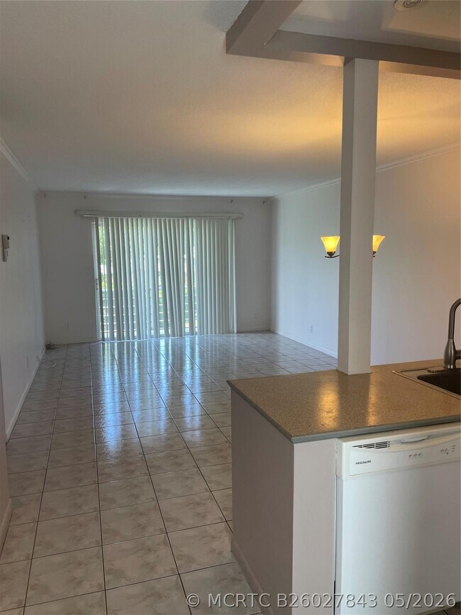 Foto del edificio - 4421 NW 16th St