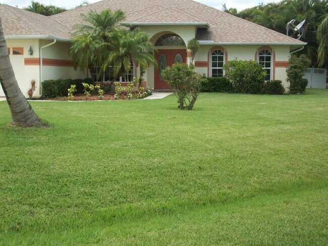 Foto del edificio - 5360 NW Nassau Ln