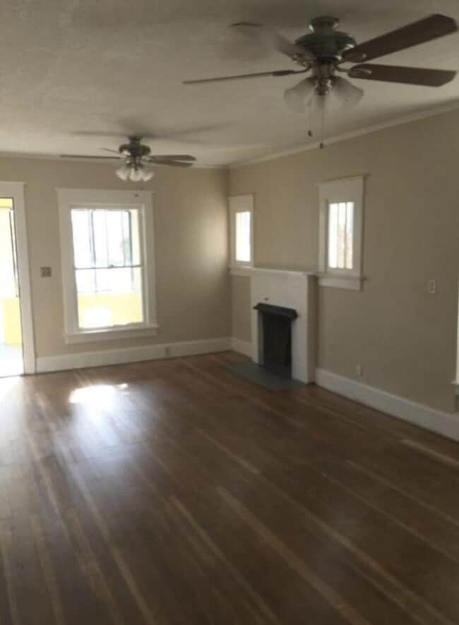 Building Photo - 213 Princeton Dr SE