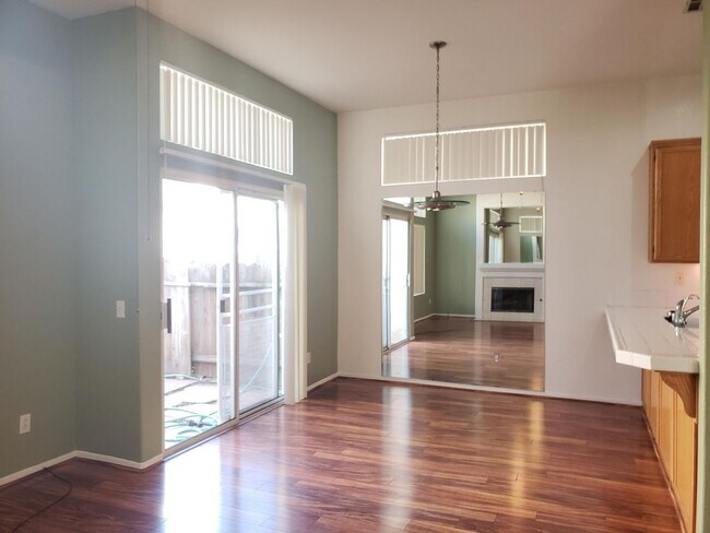 Building Photo - Spacious and Bright Mira Mesa Home
