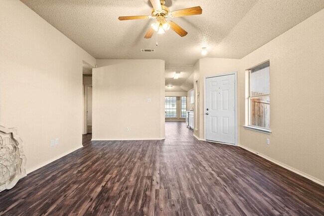 Foto del edificio - 2105 Schwald Rd