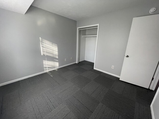 Building Photo - 356 Stone Dr
