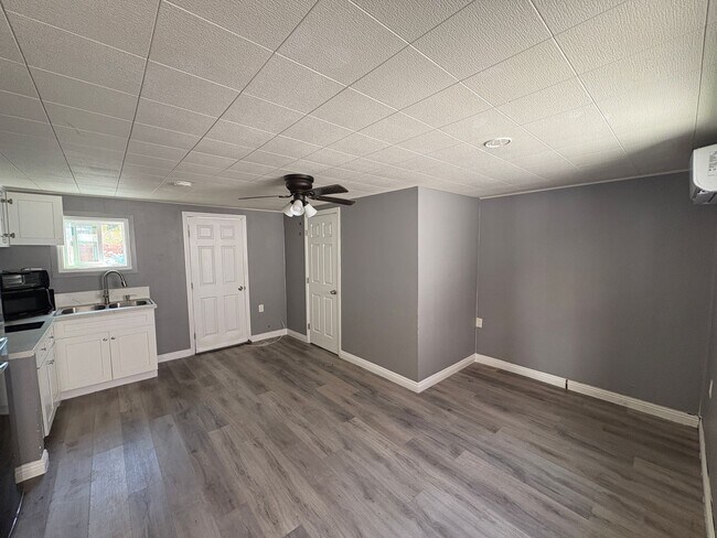 Building Photo - 3483 N Mayfield Ave