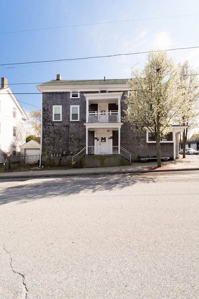 Building Photo - 301-303 State Ave