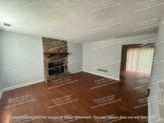 Building Photo - Beautiful 3 bedroom 2 bath duplex in Marie...