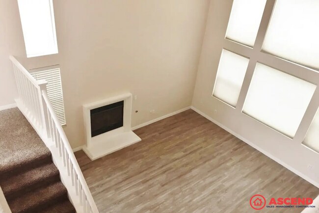 Foto del edificio - Charming 4-Bedroom, 2.5-Bath Home in 93311 – Gardener Included!