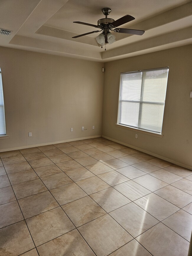 Building Photo - 1905 Horsetail Falls