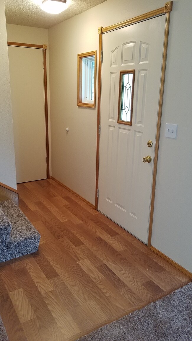 Entry - 902 15th Ave
