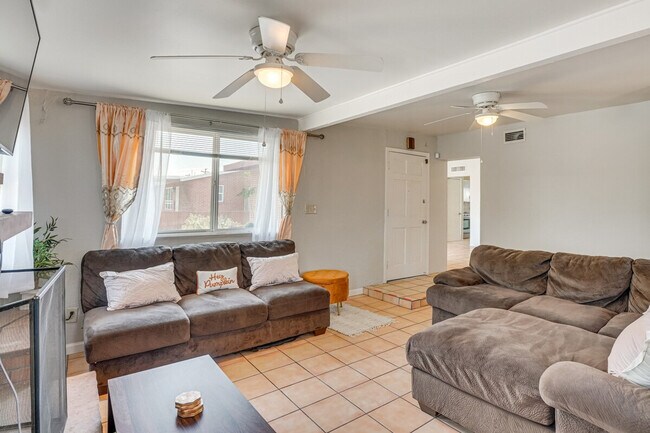 Foto del edificio - 858 E Alturas St