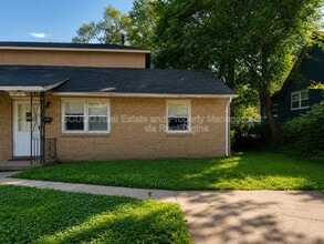 Building Photo - 10516 E 10th St S
