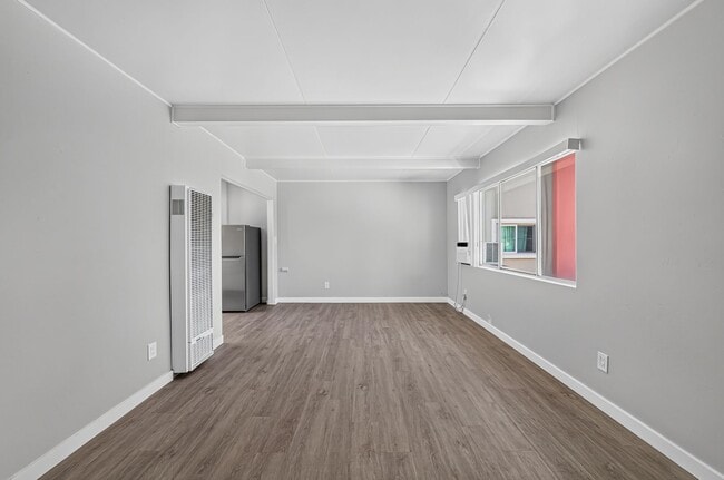 Building Photo - 203 W 3rd Ave