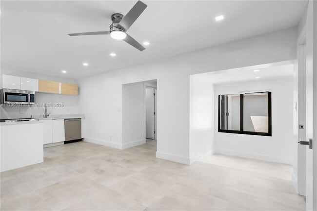 Foto del edificio - 551 NE 26th St