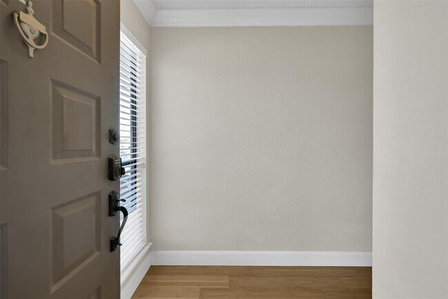 Building Photo - 201 Lakeview Terrace