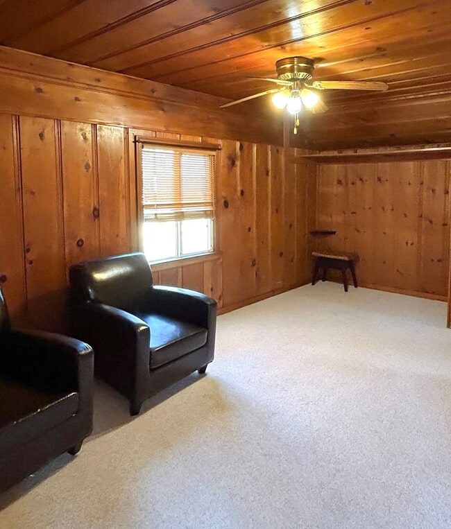 Building Photo - 3101 6th Avenue - Charming Studio Unit w/ ...