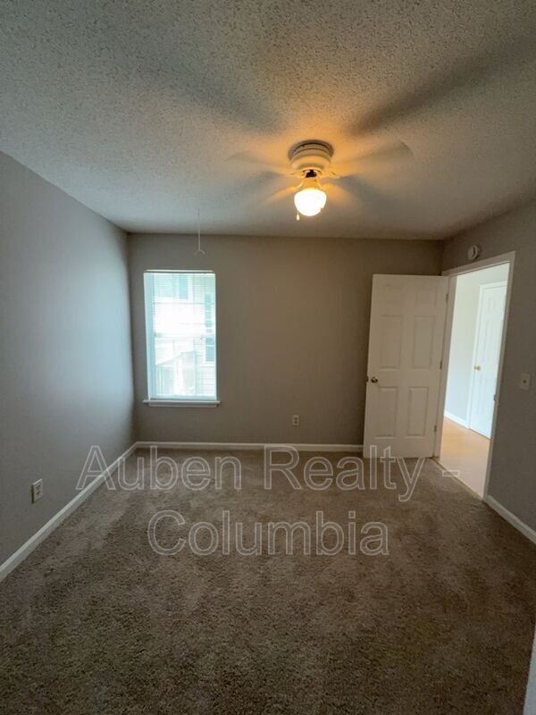 Building Photo - 469 Coops Ct