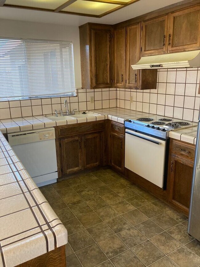 Building Photo - River Drive Properties Proudley Presents T...