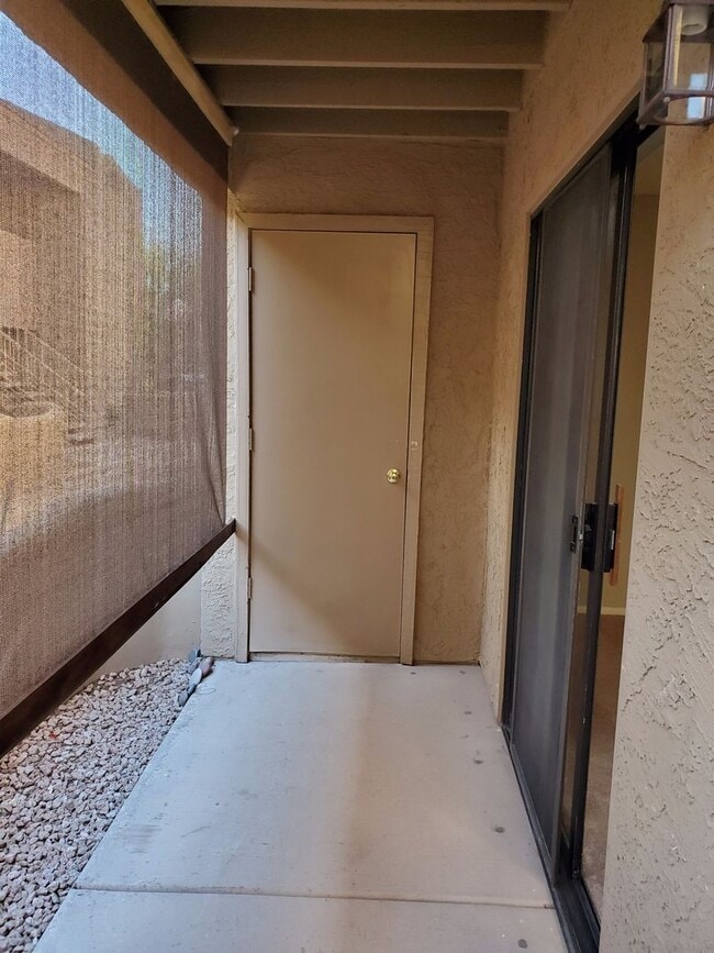 Foto del edificio - 8155 E Roosevelt St