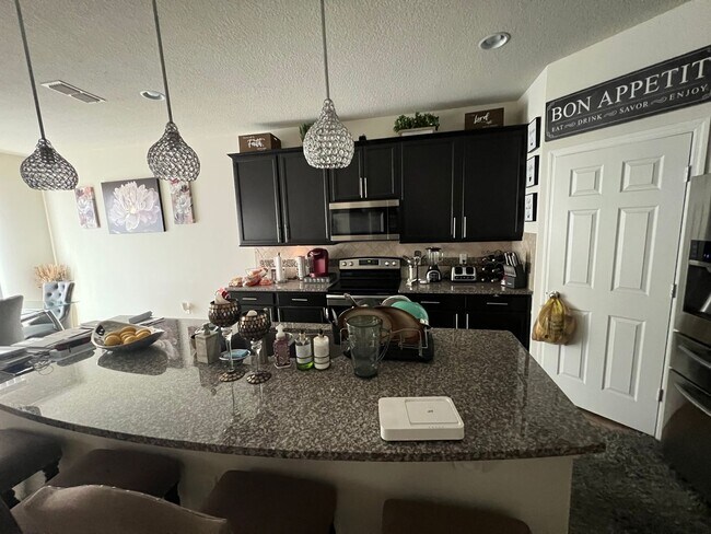 Foto del edificio - PRICE REDUCTION: 5-BR Corner Lot Home in Crown Pointe Cove – Spacious & Bright!