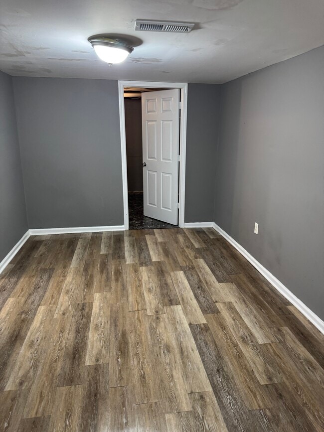 Foto del edificio - 1335 Yecker Ave