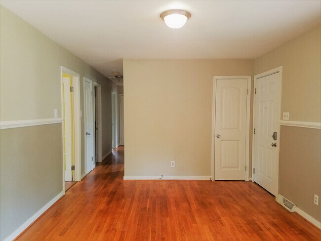 Foto del edificio - Spacious ranch home for rent