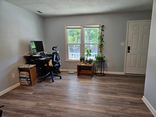 Foto del edificio - 117 Forest Oaks Dr