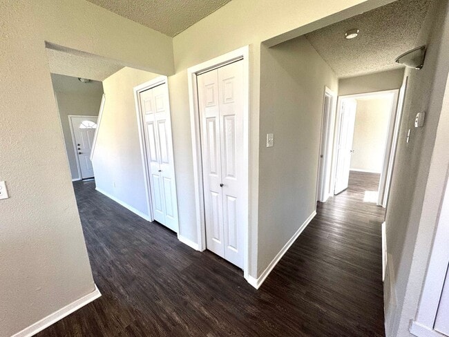 Building Photo - 2508 S Center Street S, Arlington, Texas 76014