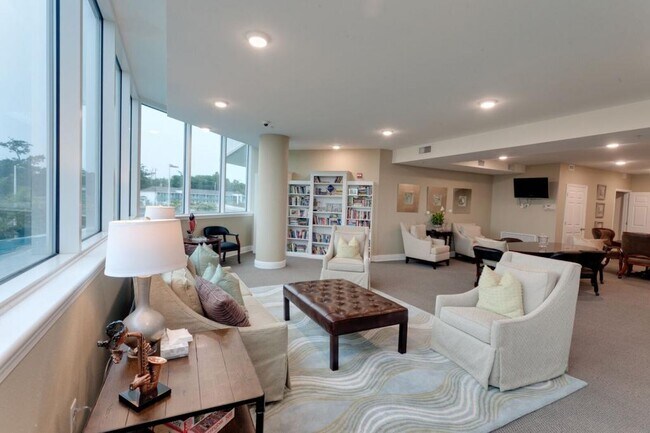 Building Photo - 2668 Beach Blvd Unit 906