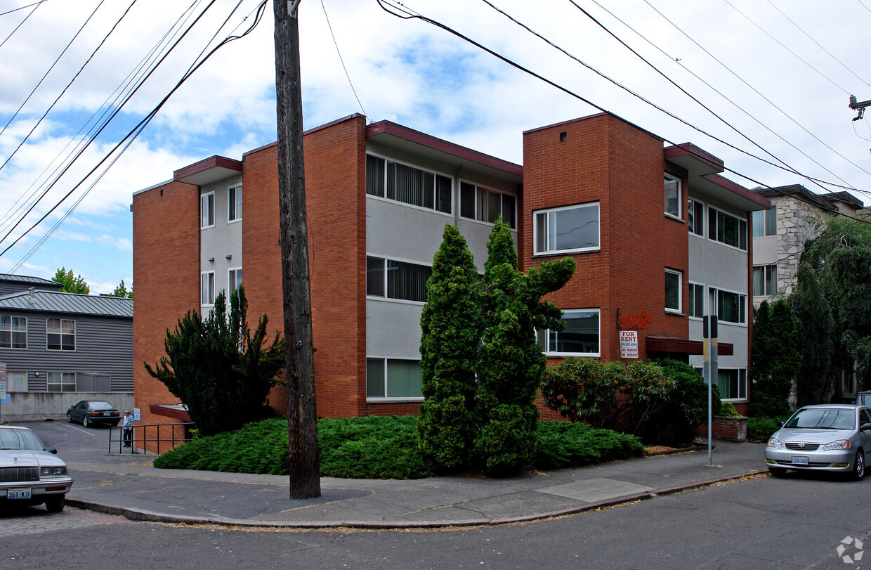 Primary Photo - Vali Loa Apartments