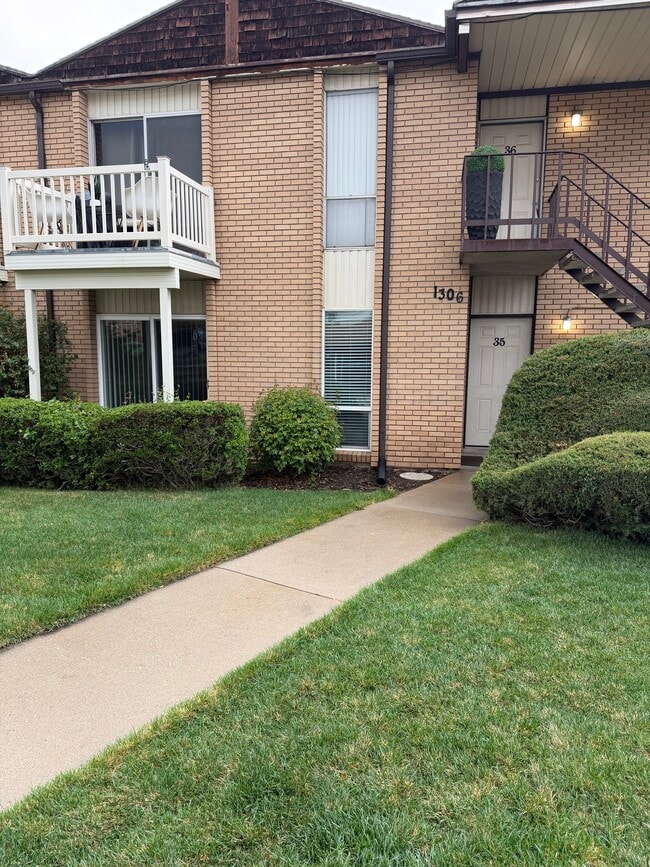 Building Photo - 1306 S 200 W