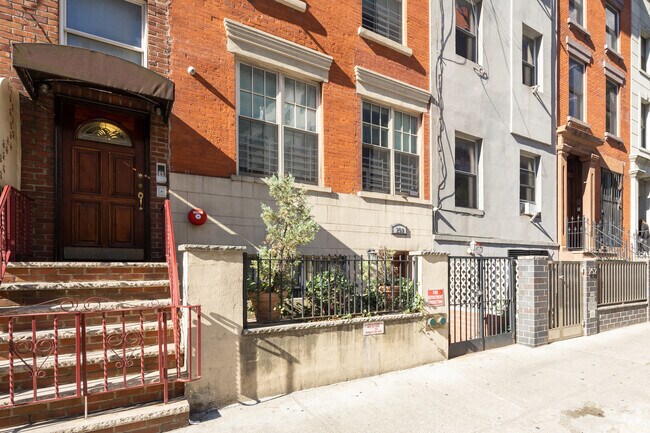 Building Photo - 254 E 33rd St
