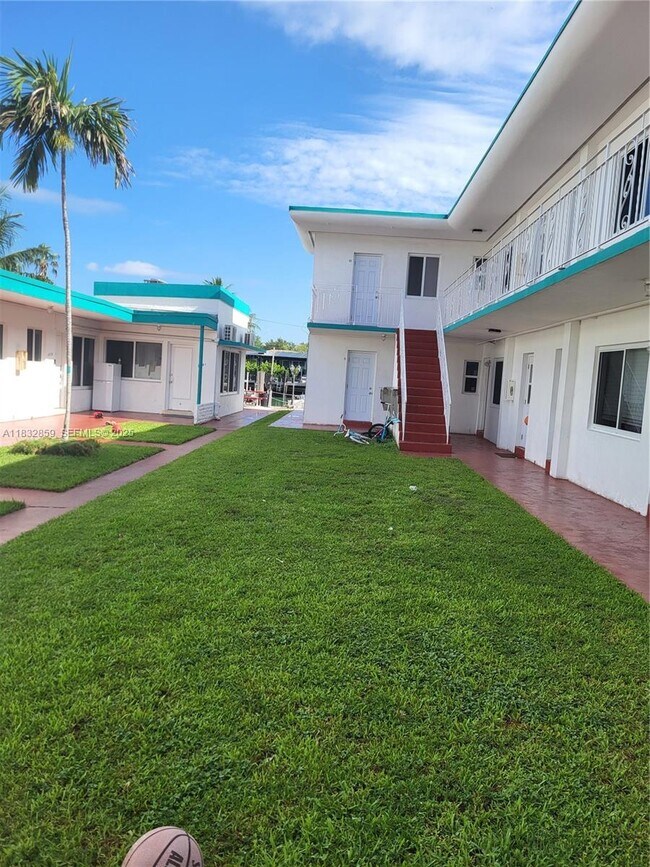 Foto del edificio - 2101 Calais Dr