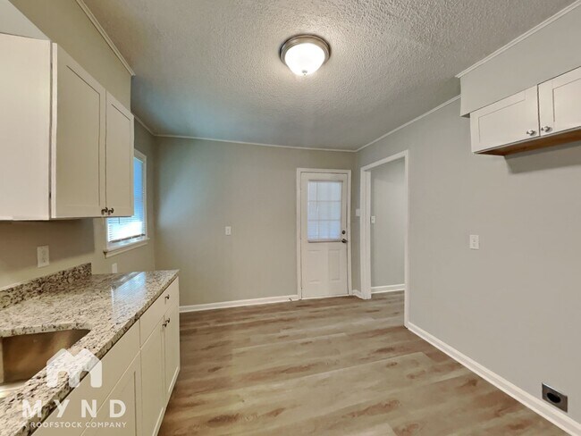 Foto del edificio - 1587 S Perkins Rd