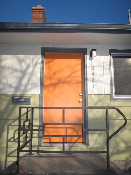 Primary Photo - 2421 SE 52nd Ave