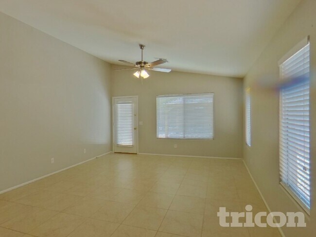 Foto del edificio - 41265 W Walker Wy