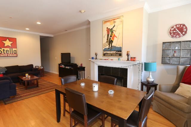 Foto del edificio - 3711 N Southport Ave