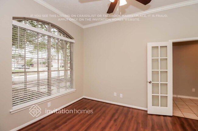 Building Photo - 3801 Lake Dr