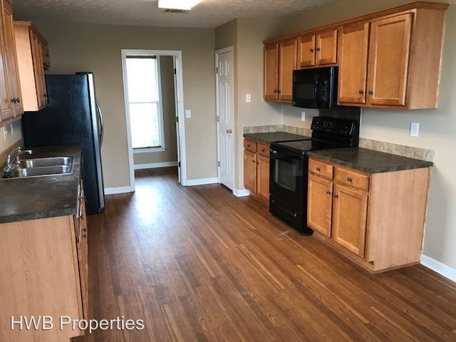 Building Photo - 140 Uden Way