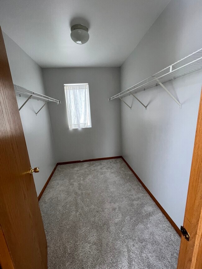 Foto del edificio - 1470 Millbrook Dr